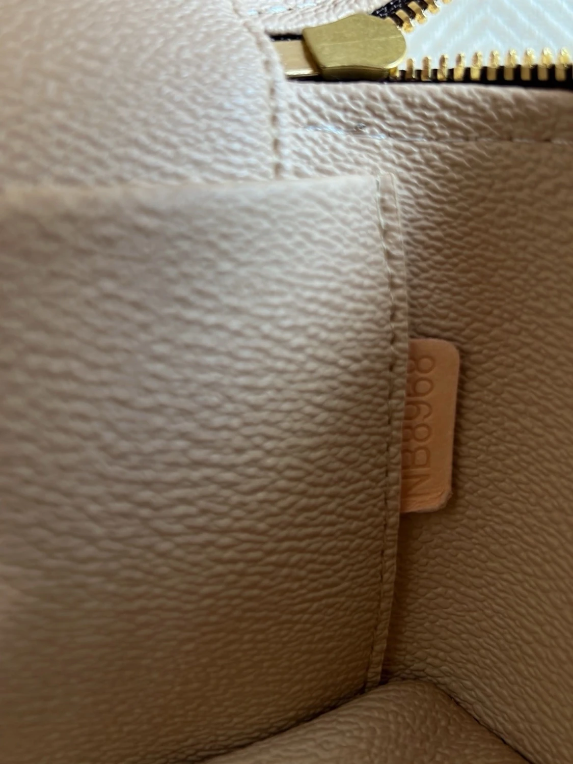 Louis Vuitton Monogram sminkväska  - 5