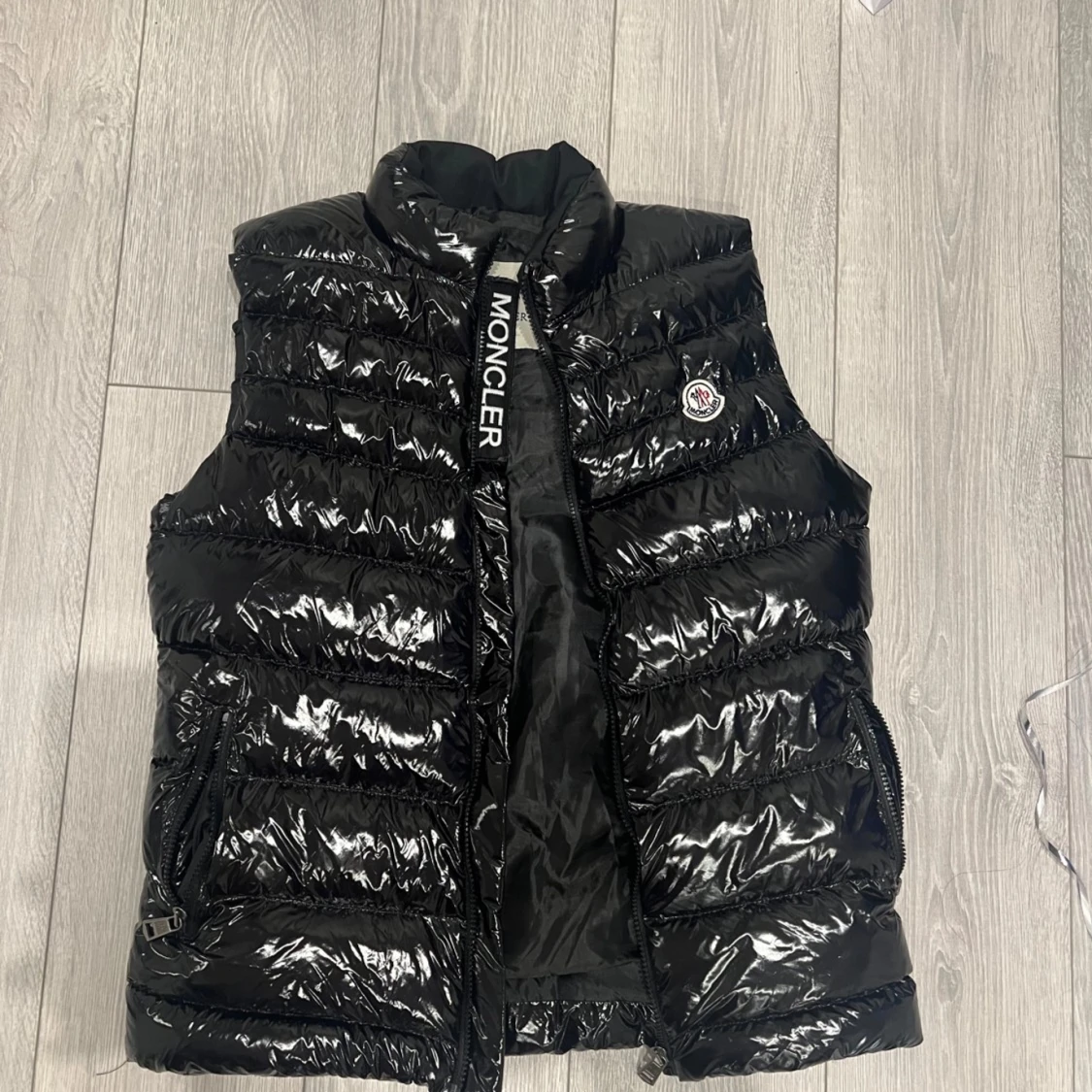 Svart dunväst från Moncler, S