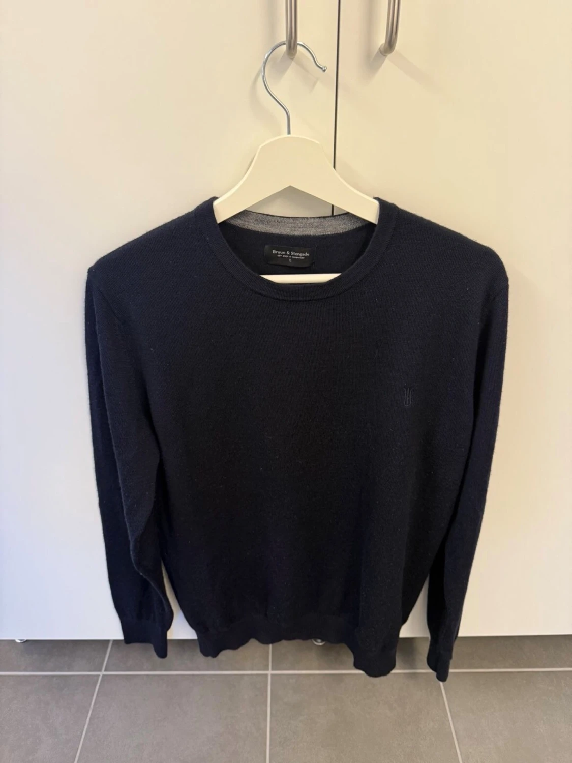 Mörkblå stickad tröja Bruun & Stengade