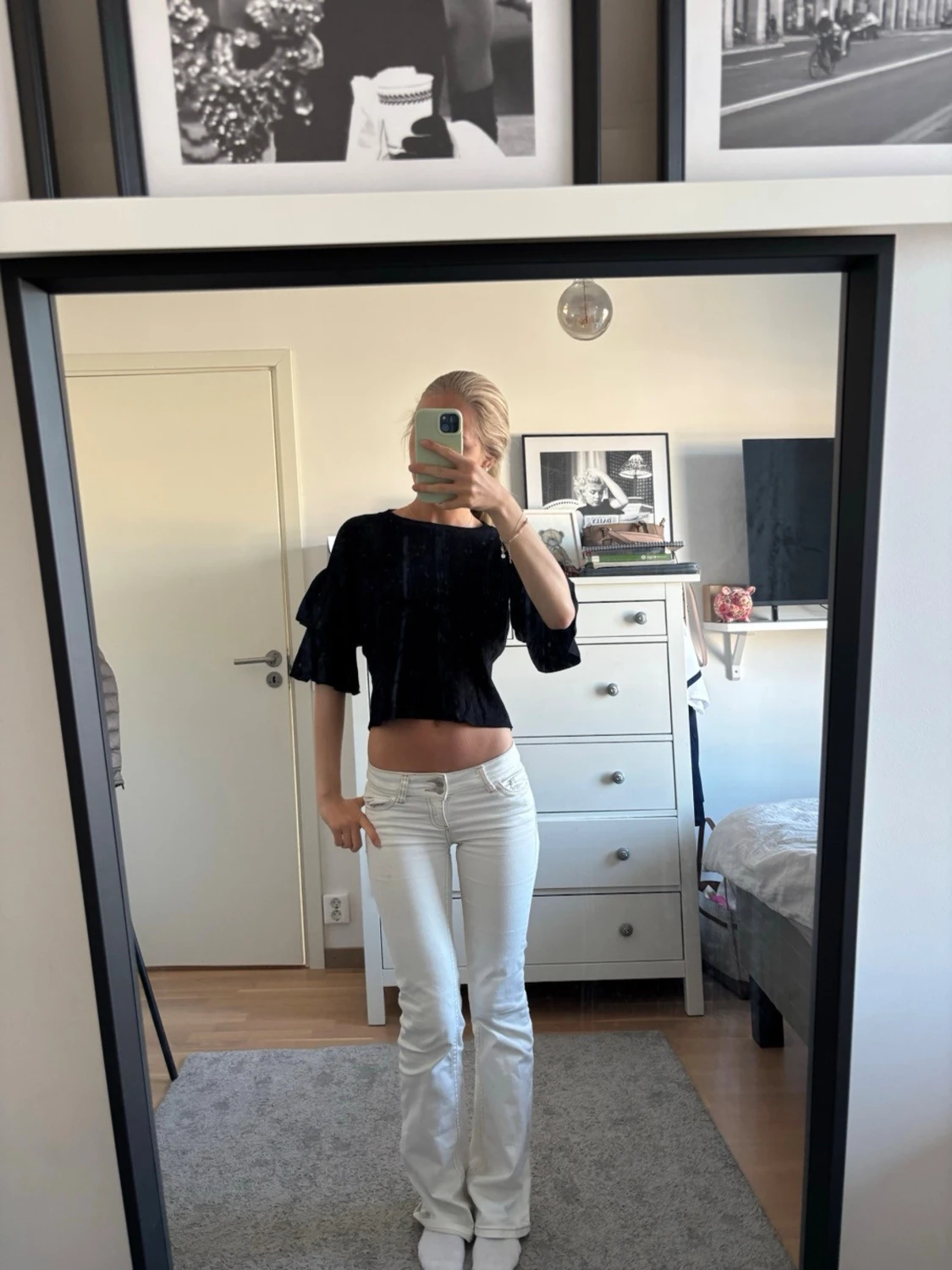 Svart croppad topp med volangärmar - 1