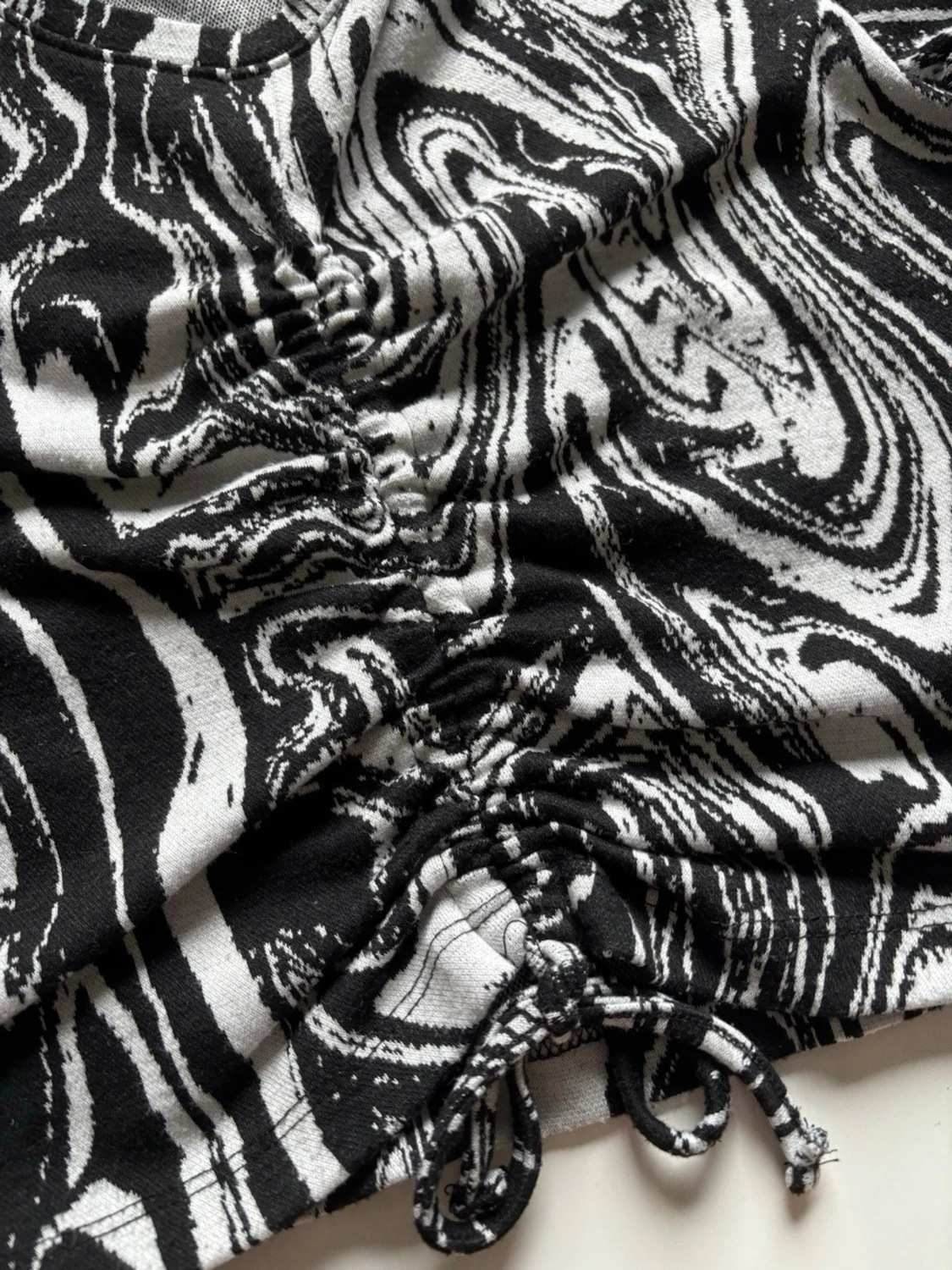 Svartvitt mönstrat set med knyt - 5