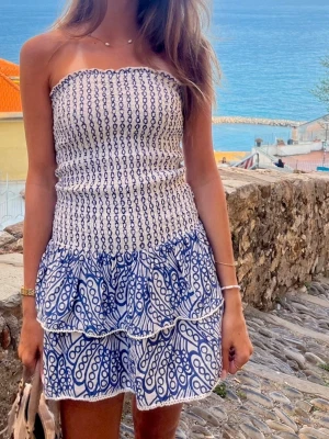 Klänning - Jätte fin klänning som är i bra skick. Kontakta mig om du har några frågor🩷