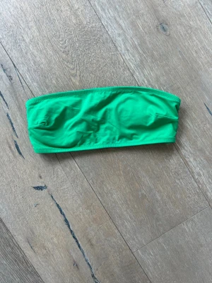 Grön bandeau bikiniöverdel - Snygg grön bandeau bikiniöverdel☀️💗🌸