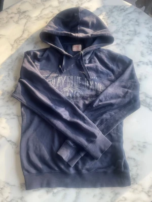 Replay Hoodie - Tja! Säljer min Replay hoodie då den knappt kommer till använding! Priset kan diskuteras vid SNABB AFFÄR!