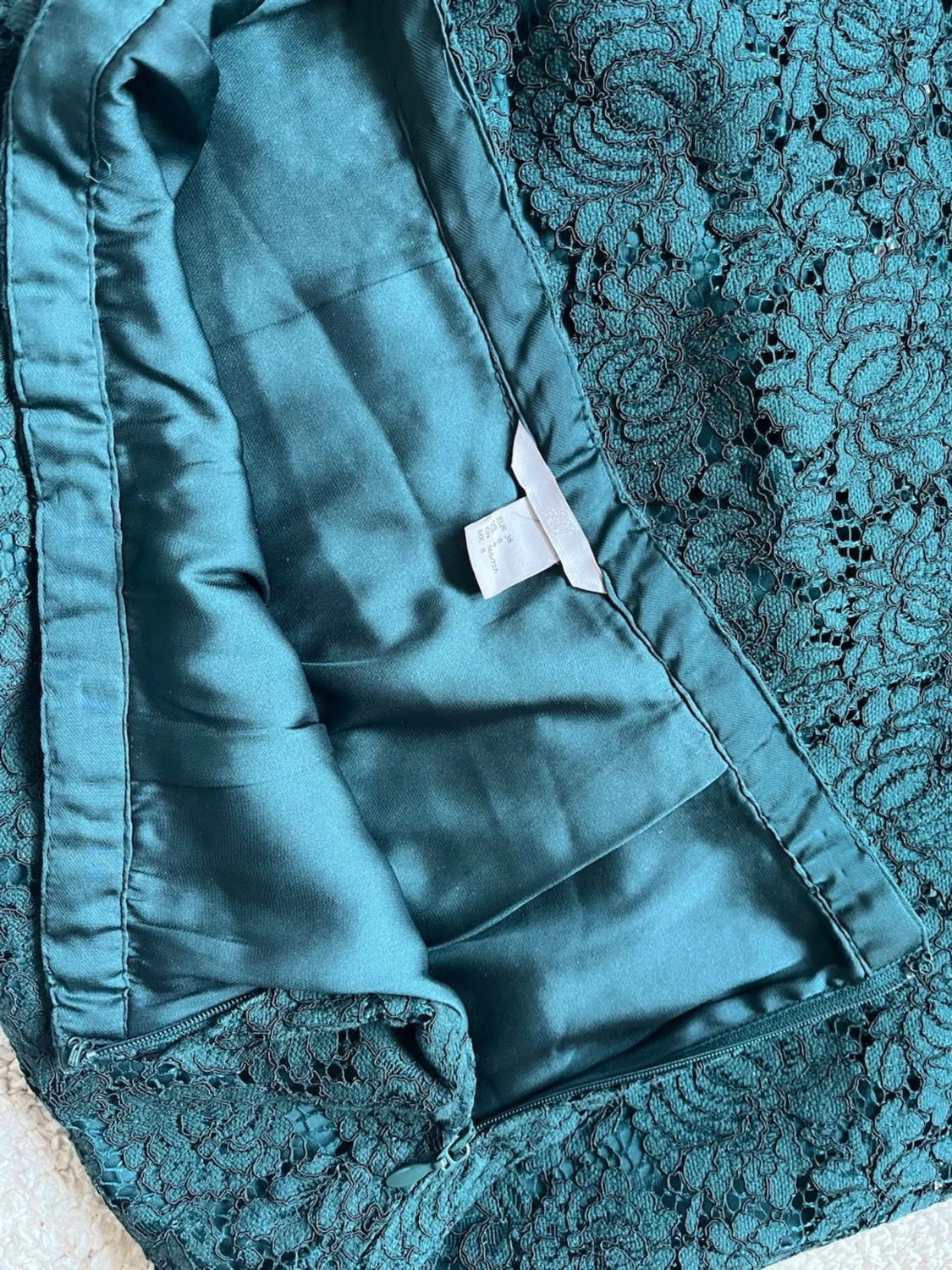 Grön spetskjol med blommönster - 1