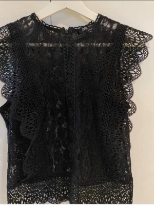 Svart sommar topp  - Säljer min snygga topp från Zara i storlek xs