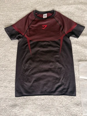 Gymshark onyx 5v t shirt - Kolla min profil för fler tröjor!