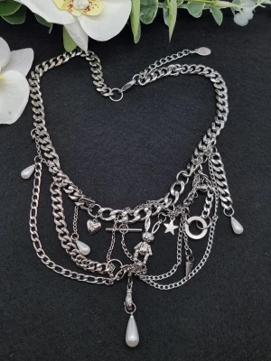 Handgjort halsband  - Material-rostfritt stål 