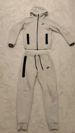 Nike Tech Dress - Nike tech dress i storlek XS. Hör av er vid intresse!😁