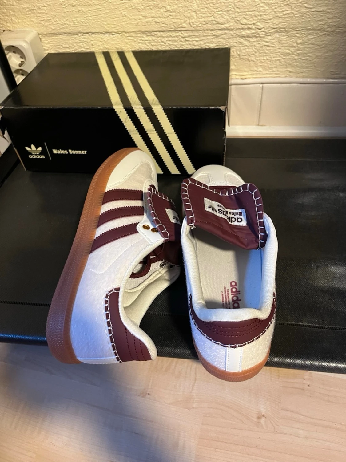 Adidas Wales Bonner Samba vinröd/vit - 4