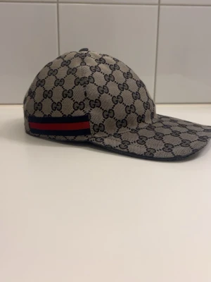 Gucci keps  - Gucci Navi blue 2023 modell. Riktigt bra skick