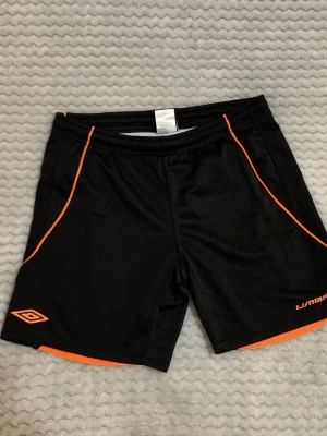 Umbro svarta shorts, storlek 152 - Umbro svarta shorts, storlek 152