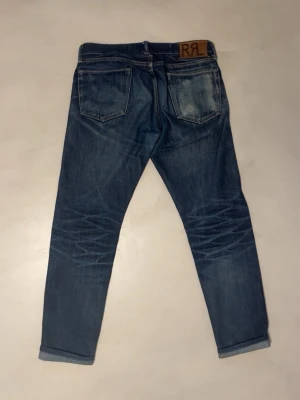 RRL selvedge jeans - Säljer dessa riktigt snygga RRL selvedge jeans. Väldigt snygga, med nice fades på jeansen. Väldigt stor efterfrågan på sådana jeans, så passa på när du har chansen 👍. Skriv vid frågor eller funderingar. Svarar väldigt fort 🙂