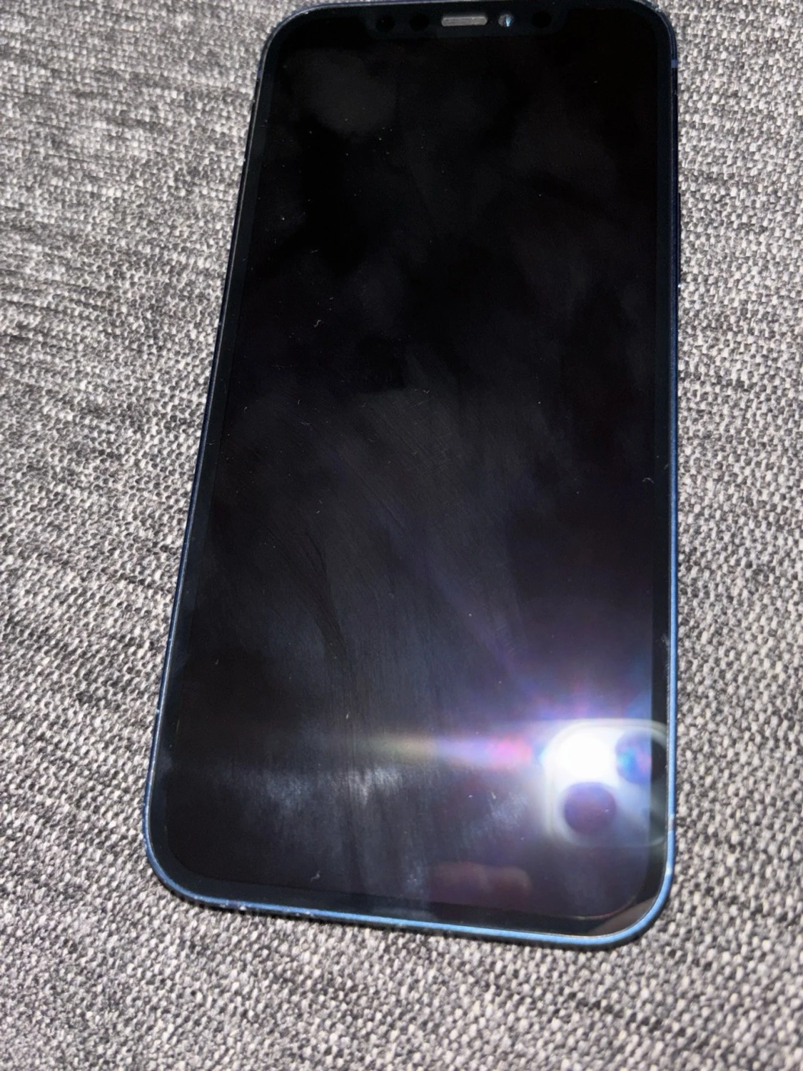 Blå iPhone 12 med dubbla kameror - 1