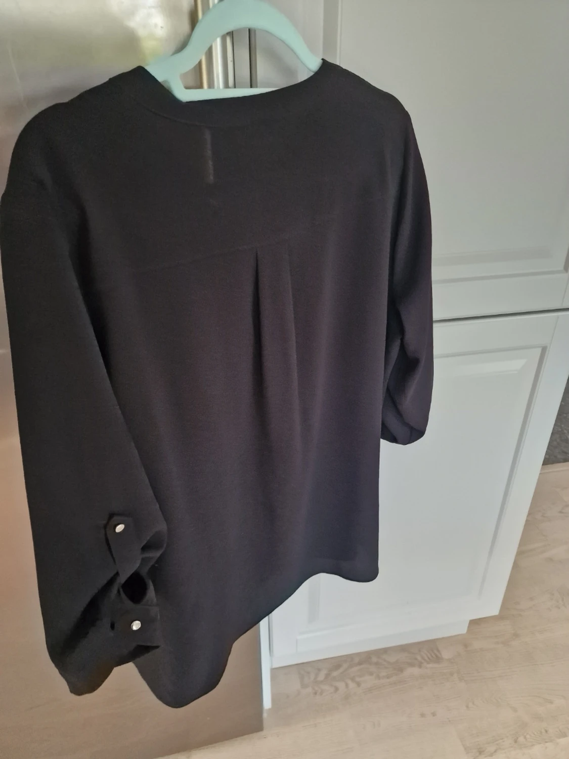 Svart blus med v-ringning - 2