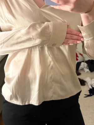 Satinblus - Superfin Satinblus i storlek S