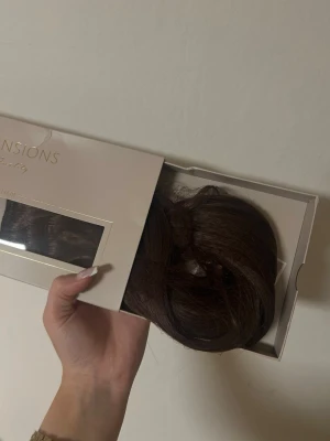 Myextensions clip on äkta löshår  - Från Myextensions aldrig använda endast testade, säljer eftersom färgen inte passade mitt hår. Nypris 1600 mitt pris 1200kr. Högkvalitativt äkta löshår i färgen Dark Ash Brown 2C 50cm 100g🤎