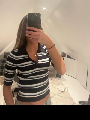 Randig topp - Super snygg randig topp som inte kommer till användning.helt oanvänd