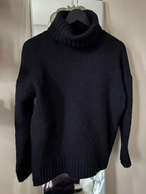 STICKAD POLO TRÖJA - Fint skick!