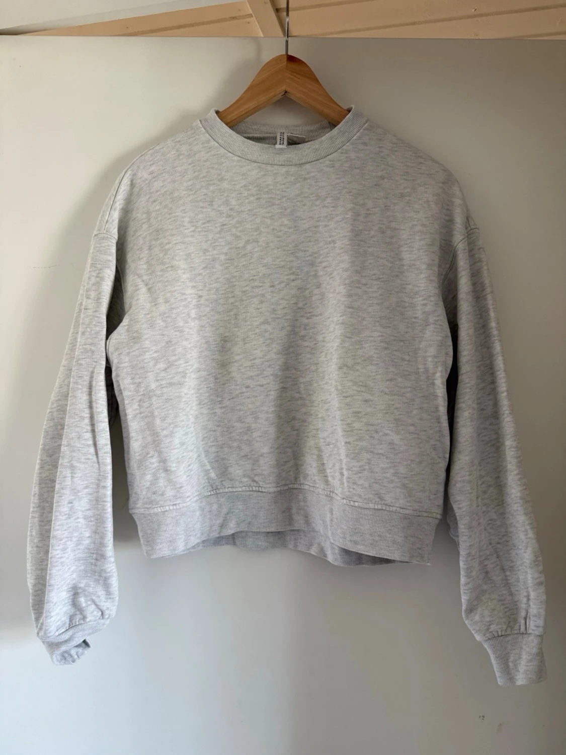 Ljusgrå basic sweatshirt
