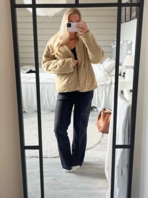 Zara jacka - Skitsnygg jacka från Zara, i nyskick. 