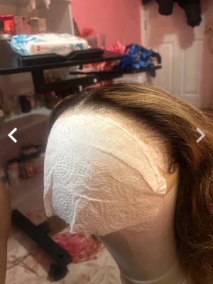13x6 Ombré Highlight Honey Blonde Curl Wig - helt ny, använd 2 gånger. Säljes pga min hudton är för ljus för denna hårfärgen, peruken har drawstring & den är 100% human hair wig.