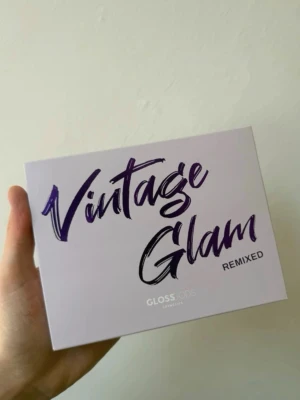 Vintage Glam Remixed ögonskuggspalett - Vintage Glam Remixed ögonskuggspalett från GlossGods. Helt ny.