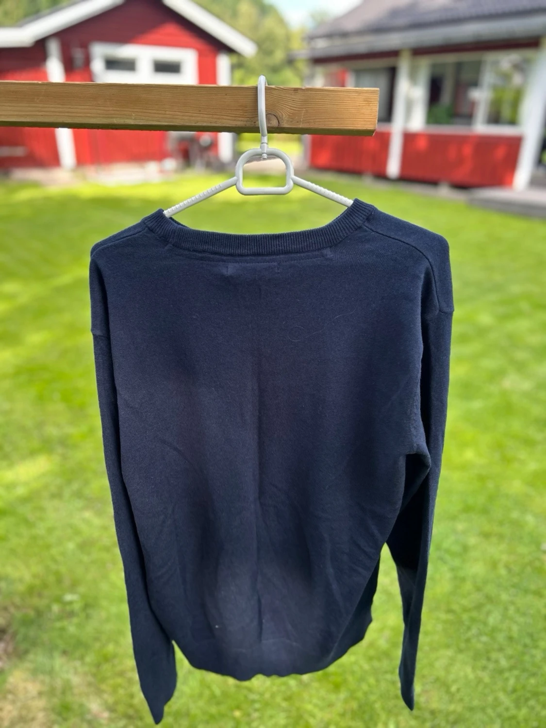 Mörkblå stickad tröja - 1