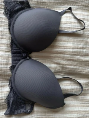 Fin oanvänd bh - Push up storlek 85D