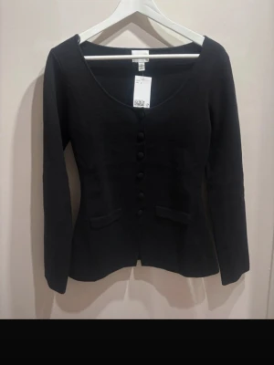 Blus H&M  - Jätte fin dock så finns inte prislapp kvar längre, köpt  i vinted och passformen va ganska stor för mig som bär xxs😔❣️vid fler frågor skriv gärna t mig !