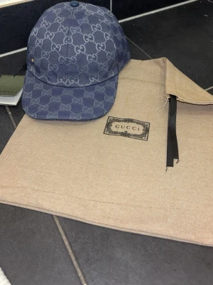 Blå gg keps S - Helt blå keps, helt ny. Dustbag ingår samt dustbag STORLEK S. Passa på perfekt inför sommaren. Billigt pris. Passar perfekt dig.