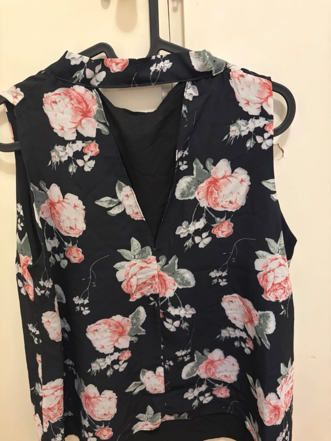 Blommig ärmlös blus  - 2