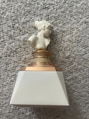 French Avenue - Venus de Milo  - Enbart testad och har förvarats mörkt för parfymens bästa. Lådan finns ej kvar. Pris kan diskuteras 