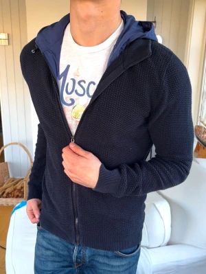 Massimo Dutti cardigan M - modell 182cm , 72kg