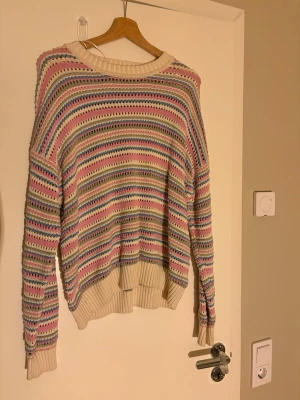 Stickad tröja  - Stickad tröja från carlings! Storlek M, fint skick! 