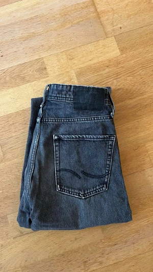 Svarta jeans - Snygga svarta jeans från Jack & Jones. 