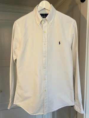 Ralph Lauren skjorta  -  Ralph Lauren skjorta | Storlek S | Slim fit | SOM NY | Ideala sommar skjortan | Passar till allt | Skriv om du har några funderingar☀️✌🏻|