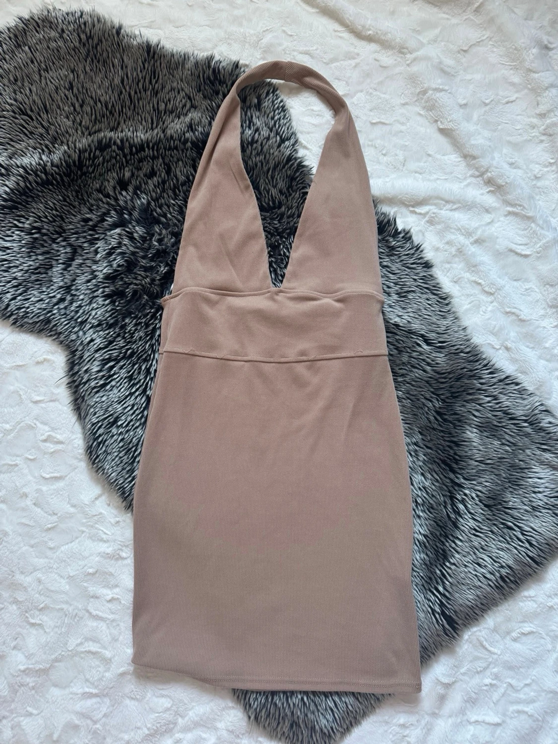 Beige halterneck kortklänning - 1