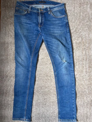Nudie jeans - Hej och välkommen till liljestrands nu säljer vi ett par nudie jeans i modellen skinny lin snygg fade och slitning storlek 30/30 kom med frågor osv mvh L