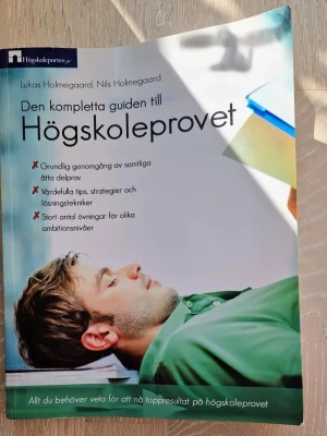 Den kompletta guiden till Högskoleprovet - Boken 'Den kompletta guiden till Högskoleprovet' av Lukas & Nils Holmegaard ger en grundlig genomgång av alla åtta delprov, tips, strategier och övningar för olika ambitionsnivåer. 