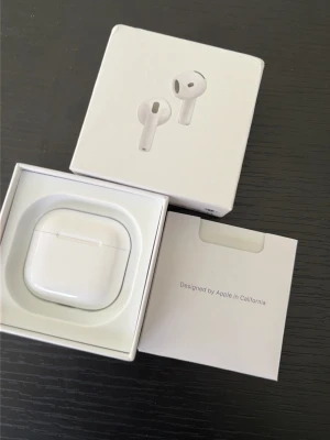 AirPods 4 ANC - Hej säljer mina helt oanvända AirPods till ett bra pris då jag redan har ett par. Har endast öppnat packetet helt nytt skick på dem. Hoppas nån av er får användning av dem.