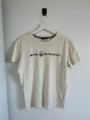 T-shirt Sail Racing - Andvänt skick 