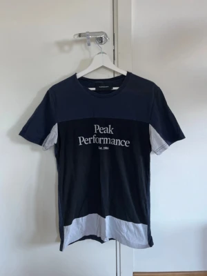 Peak performance tröja i storlek M - Peak performance tröja i storlek M