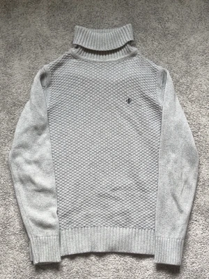 Polotröja Morris - En turtleneck från Morris. Storlek S men passar XS. Inga defekter och en snygg tröja helt enkelt! Hör av er vid frågor!