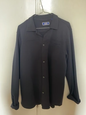 Blå Overshirt från Jack and Jones - Blå Overshirt från Jack and Jones! I storlek 17) men sitter som S, kanske lite M! Pris kan diskuteras vid snabb affär!