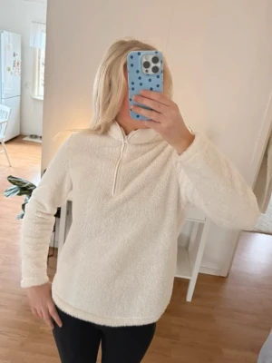 Teddykofta - Supergosig teddykofta. Lappen är bortklippt så vet ej storleken men gissar på S. 