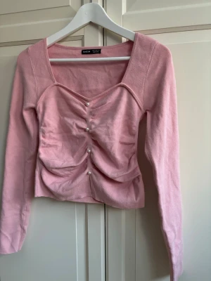 Ny söt topp med pärlor  - Aldrig använd, i nyskick 