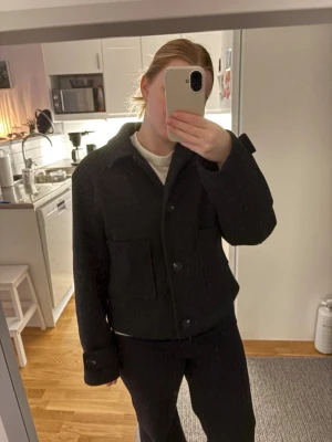 Svart kappa - Svart kort kappa från lager 157, i ett jättebra skick använt några gånger.