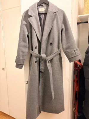 kappa Nelly - Jätte fin kappa från Nelly som tyvärr inte kommer till användning❣️jag är 164