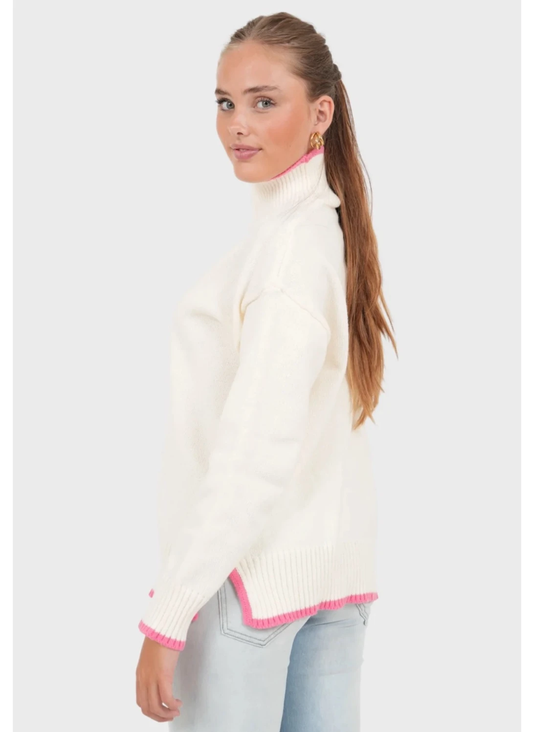 Vit stickad tröja med rosa detaljer - 2